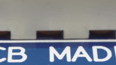 Bilgisayarın anakartındaki yazı Çin 'de yapılmış. Slayt, makro.