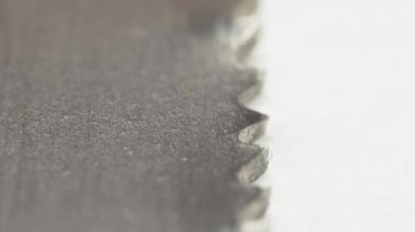 Metal için testere, diş sürgüsü atışı, makro video.