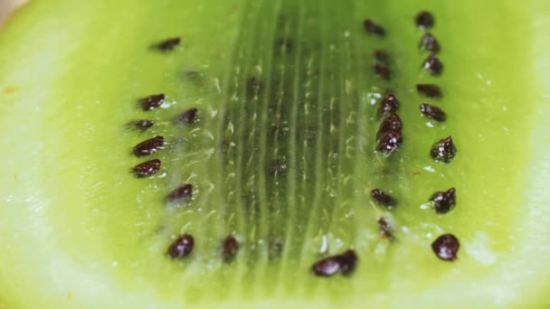 Plasterki Owoców Kiwi Zbliżenie Nasion Film Slajdów — Wideo stockowe