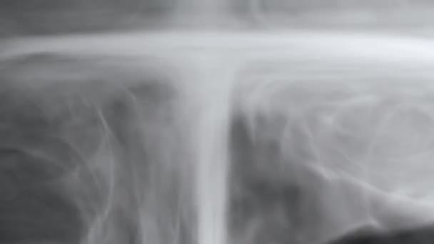 Rauch Oder Dampf Sprüht Das Glas Hoch Makrovideo — Stockvideo