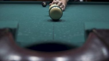 Bilardo oyunu, cep topları, yakın plan. Sekiz top, sekiz top..