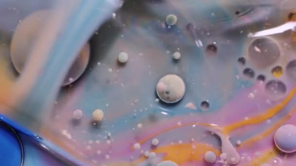 Макрозйомка Різнокольорові Кульки Схожі Планети Зірки Молочна Галактика Олійні Фарби — стокове відео