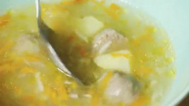 Sopa Patata Con Fideos Albóndigas Primer Plano — Vídeo de stock