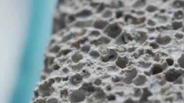 Makro kaydırak atışı, sünger taşının yüzeyi, aydaki kraterlere benzer..