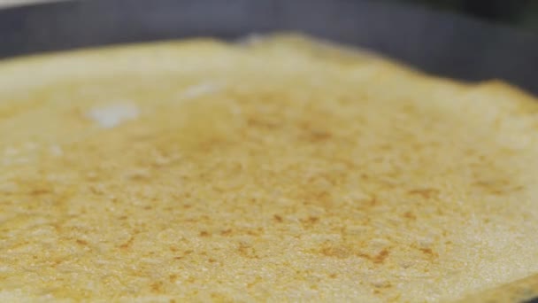 Smażone Naleśniki Ciasto Naleśnikowe Patelni Para Zjeżdżalnia Wideo Zbliżenie — Wideo stockowe
