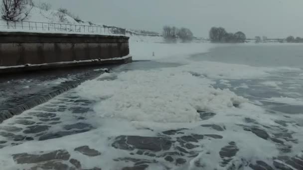 Drone Video Sewer Discharge River Waterfall Winter Foam Water — Vídeo de Stock