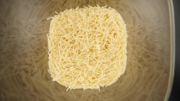 Camera Glass Jar Noodles Dolly Slider Extreme Close Laowa Probe — Vídeo de Stock