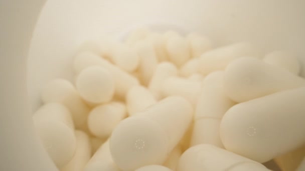 White Jar Pills Capsulamia Dolly Slider Extreme Close Laowa Probe — Vídeo de Stock