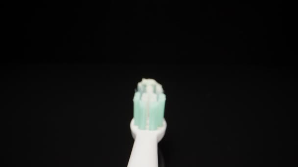 Squeezing Toothpaste Toothbrush Dolly Slider Extreme Close Laowa Probe — Vídeo de Stock