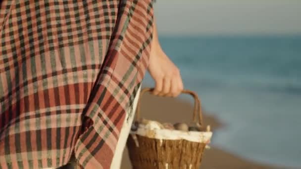 Girl Covered Blanket Walking Basket Easter Eggs Sea Beach Sunset — Αρχείο Βίντεο