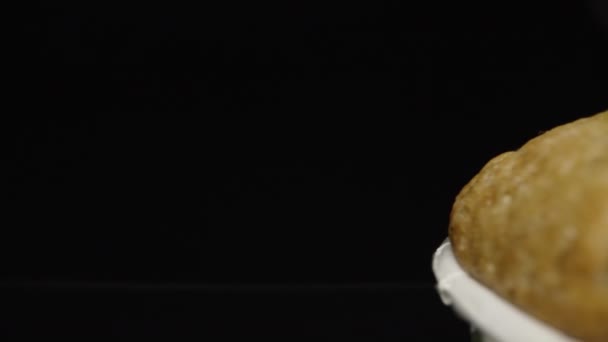 Stors Cremă Prăjitură Fundal Negru Dolly Slider Extrem Aproape Laowa — Videoclip de stoc