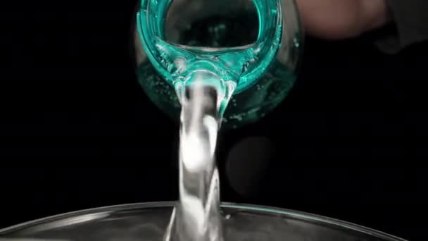 Pour Soda Glass Ice Turquoise Bottle Rotation Dolly Slider Extreme — Stock video