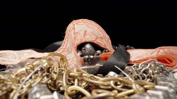 Junkyard Lots Jewelry Table Iron Heart Artificial Gemstones Dolly Slider — Stok video