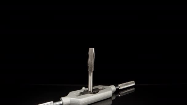 Tool Cutting Threads Metal Black Table Dolly Slider Extreme Close — Αρχείο Βίντεο