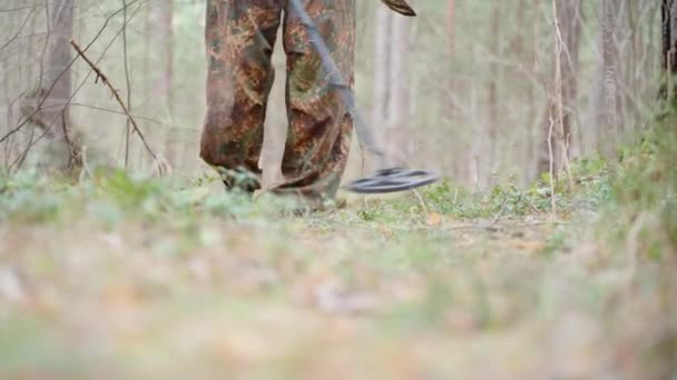 Man Dressed Camouflage Clothing Walks Woods Metal Detector Shovel Search — Wideo stockowe