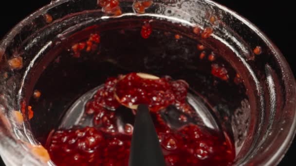 Jar Raspberry Jam Spoon Jar Dolly Slider Extreme Close Laowa — Vídeo de Stock