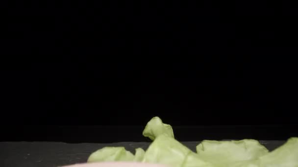 Robię Kanapkę Położyłem Kawałek Sera Chlebie Dolly Suwak Ekstremalne Zbliżenie — Wideo stockowe