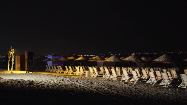 Night Resort Town Embankment Palm Trees Sun Loungers Umbrellas Beach — Video
