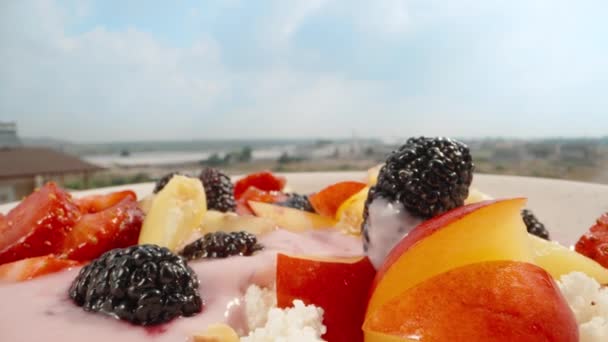 Breakfast Open Sky Balcony Sunny Morning Plate Fruit Yogurt Dolly — ストック動画