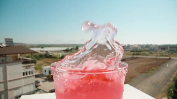 Strawberries Fall Glass Pink Soda Blue Sky Summer Sunny Weather — Stok video