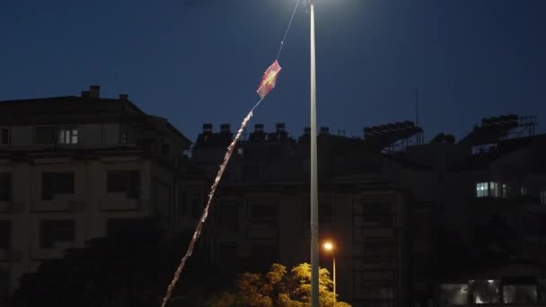 Kite Got Stuck Pillar Lantern Shines Brightly Wind Blows Summer — Video Stock