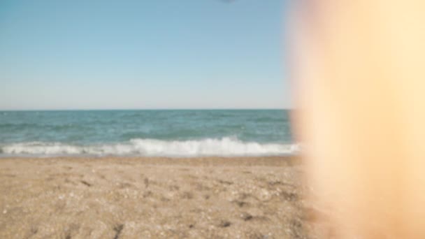 Solone Orzeszki Ziemne Wylewane Opakowania Morze Jest Tle Lato Plaża — Wideo stockowe