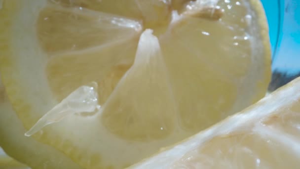 Μέσα Στο Γυάλινο Βάζο Υπάρχουν Φέτες Λεμονιού Dolly Slider Ακραία — Αρχείο Βίντεο