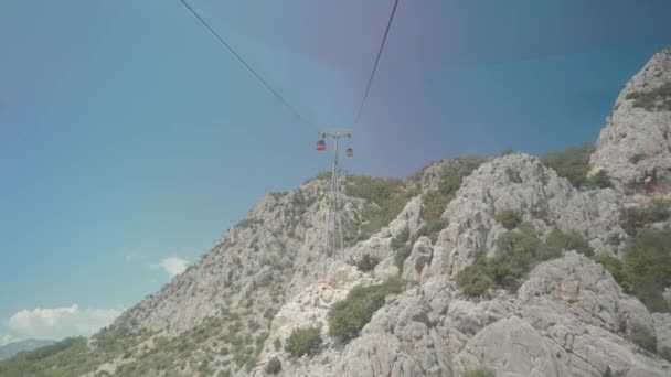 Teleférico Funicular Vista Topo Montanha Partir Cabana Árvores Nas Rochas — Vídeo de Stock