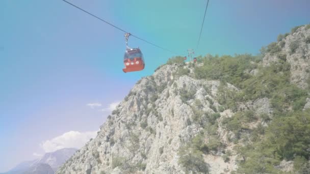 Kabel Mobil Funicular Kami Melihat Atas Gunung Dan Sebuah Funikular — Stok Video
