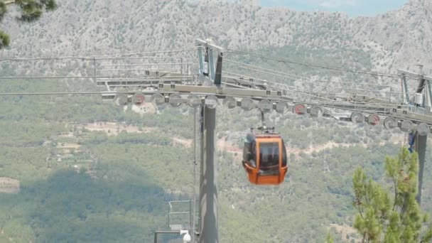 Teleférico Funicular Funicular Rojo Cabalga Sobre Una Cuerda Rieles Pilar — Vídeos de Stock