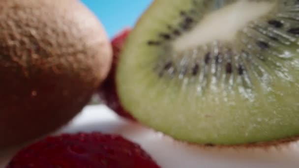 Red Green Jelly Kiwi Strawberry Pieces Strawberries Kiwi Lie Table — Stock Video