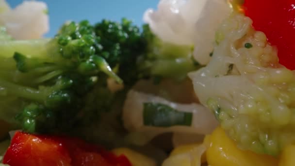 蔬菜的混合物 多汁的健康食品 花椰菜 西兰花 太阳光 多莉滑行极端特写 Laova Probe — 图库视频影像
