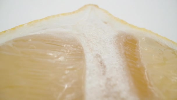Μισό Κομμένο Κίτρινο Λεμόνι Λευκό Φόντο Dolly Slider Ακραία Από — Αρχείο Βίντεο