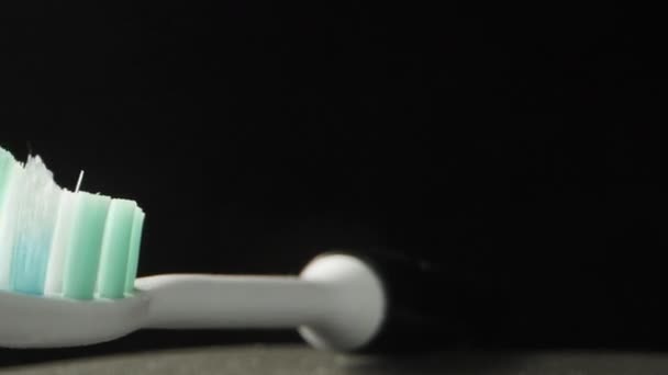 Elektrische Tandenborstel Met Witte Punt Rotatie Close — Stockvideo