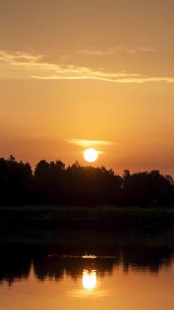 Czas Ucieka Wschód Słońca Nad Jeziorem Słońce Wschodzi Drzew Wpada — Wideo stockowe