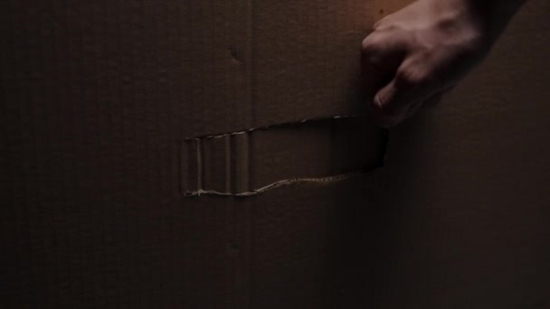 Kutudaki Kız Kavram Adam Kaçırma Ona Bir Çatlaktan Veriyorlar — Stok video