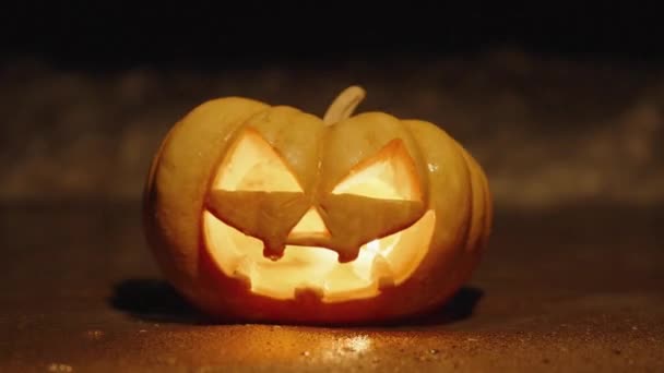 Halloween Tök Tengerparton Hullám Borítja Eloltja Gyertyákat Belül Közelkép — Stock videók