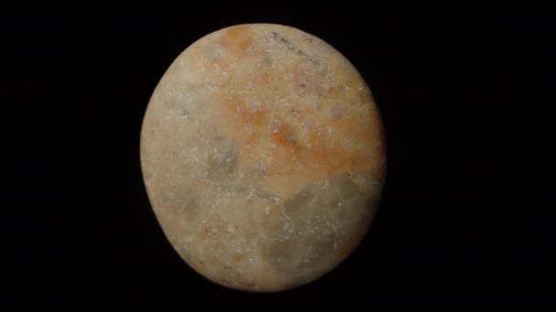 Круглый Каменный Макрос Имитация Вращения Планеты Изолировать Черном Фоне Космос — стоковое видео
