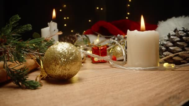 Apagar Velas Mesa Natal Decorações São Espalhadas Redor Lanternas São — Vídeo de Stock