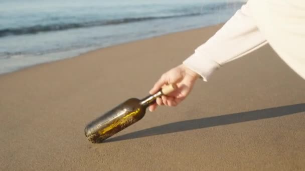 Morgen Wurde Eine Alte Glasflasche Mit Einem Zettel Inneren Ans — Stockvideo