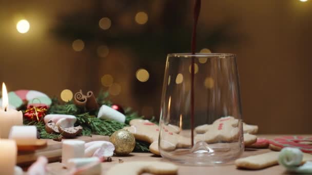 Mesa Navidad Con Dulces Velas Junto Con Otras Decoraciones Galletas — Vídeo de stock