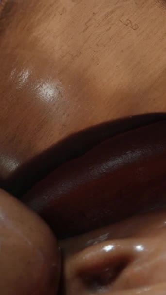 숟가락으로 항아리에서 초콜릿 크림을 스쿠프 Dolly 미디어 — 비디오