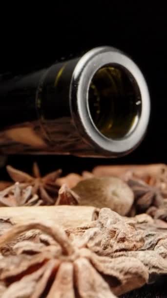 Especias Para Vino Caliente Botella Vacía Vino Canela Anís Estrellado — Vídeos de Stock