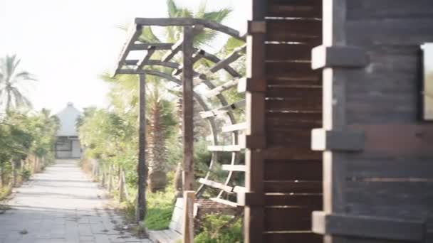 Ворота Проход Пляж Надпись Дороге Пляже — стоковое видео