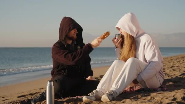 Das Paar Verabredete Sich Morgen Strand Ist Cool Und Sie — Stockvideo