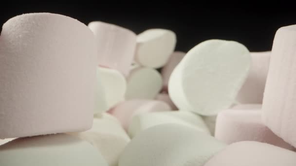Una Montagna Marshmallow Bianchi Rosa Dolly Slider Estremo Primo Piano — Video Stock