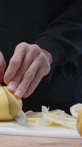 레몬을 조각으로 자릅니다 비디오 미디어 — 비디오