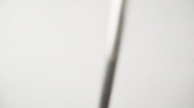 Süt çırpmak için taşınabilir cihaz. Kapuçino. Yakın plan. Gösterim