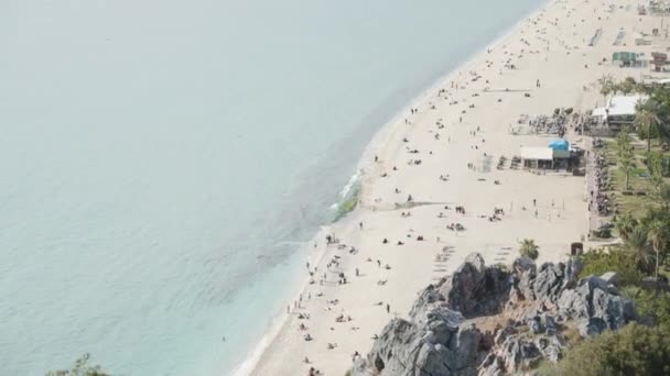 Descemos Montanha Teleférico Para Praia Junto Mar — Vídeo de Stock