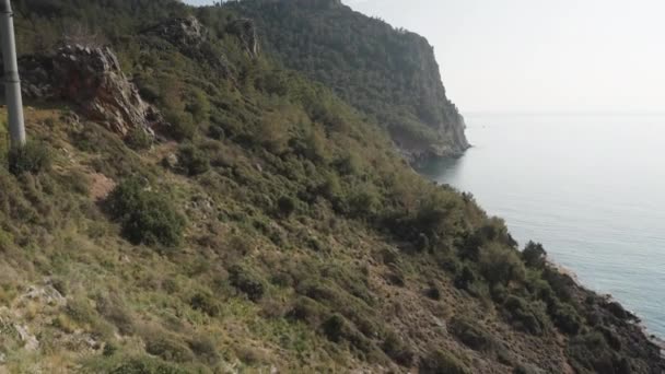 Deniz Kıyısındaki Bir Dağda Orman Füniküler Tarafından Denize Inen — Stok video